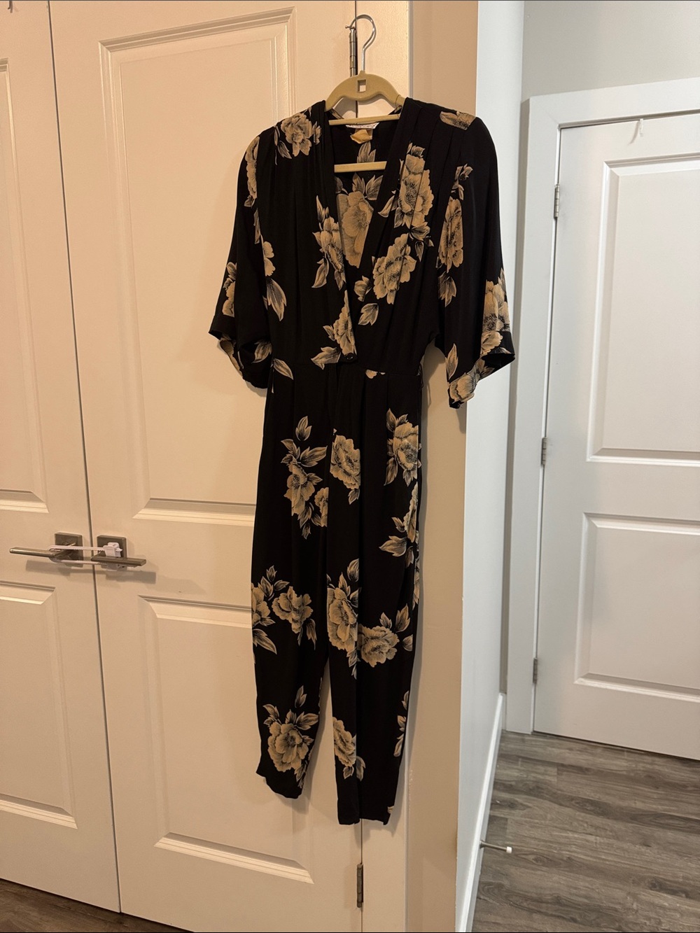 Vintage black Floral Jumpsuit with Cream Blooms - 9/10 (fits 4-6) - AS IS